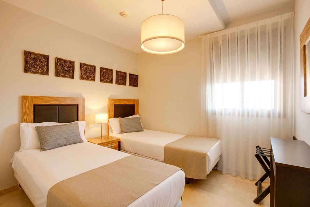 2 sovrum Kommersiell till salu i Estepona med pool - 149 000 € (Ref: 8008947)