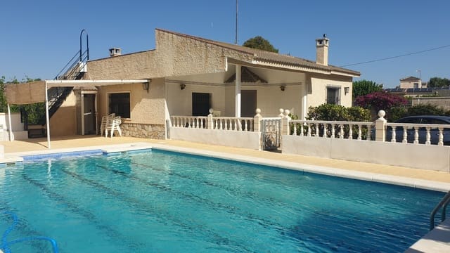 4 bedroom Villa for rent in Peña de las Águilas, Elche / Elx with pool - € 1,300 (Ref: 6429247)