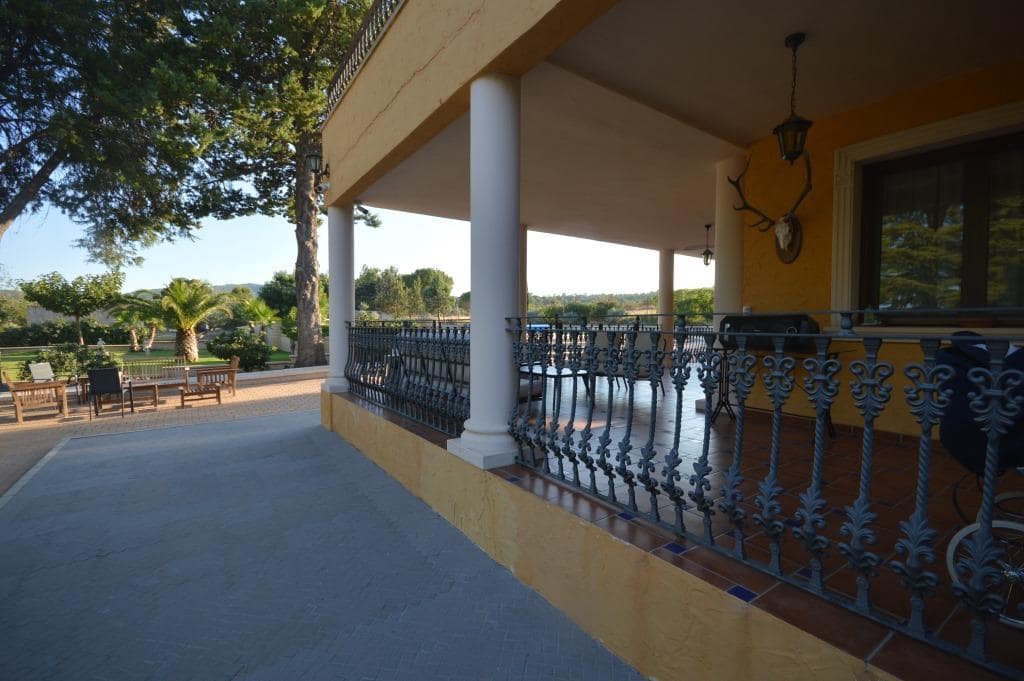 6 bedroom Villa for sale in Salinas with pool - € 1,000,000 (Ref: 9145099)