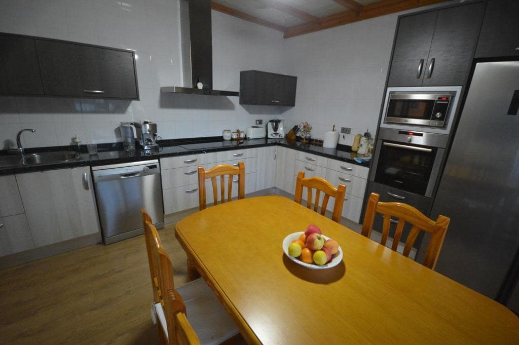 5 bedroom Villa for sale in Novelda with pool - € 310,000 (Ref: 9145100)