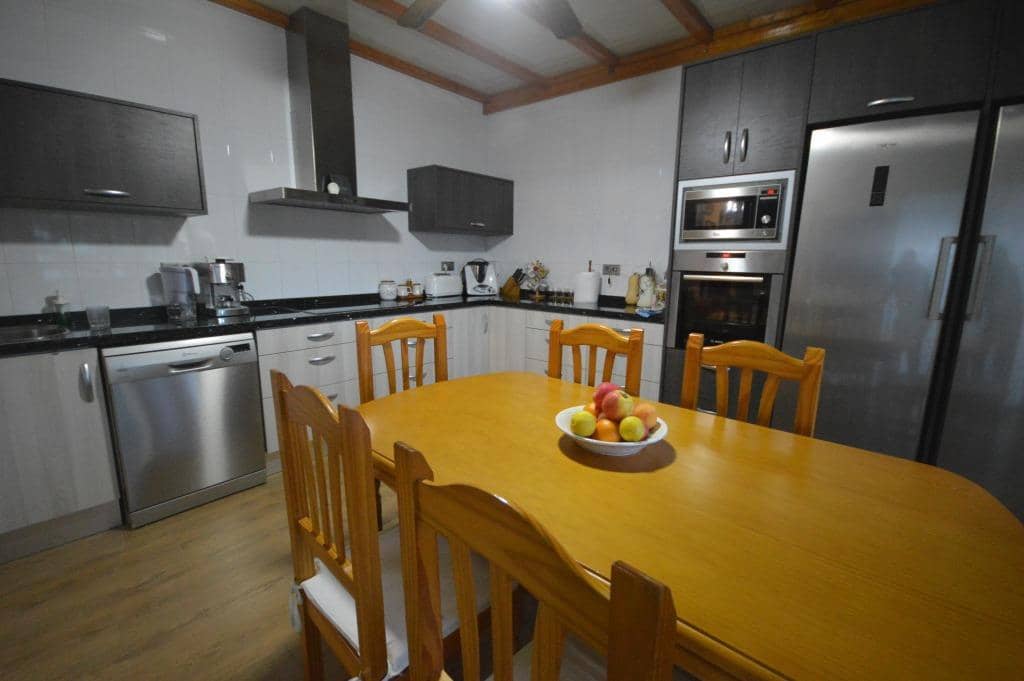 5 bedroom Villa for sale in Novelda with pool - € 310,000 (Ref: 9145100)