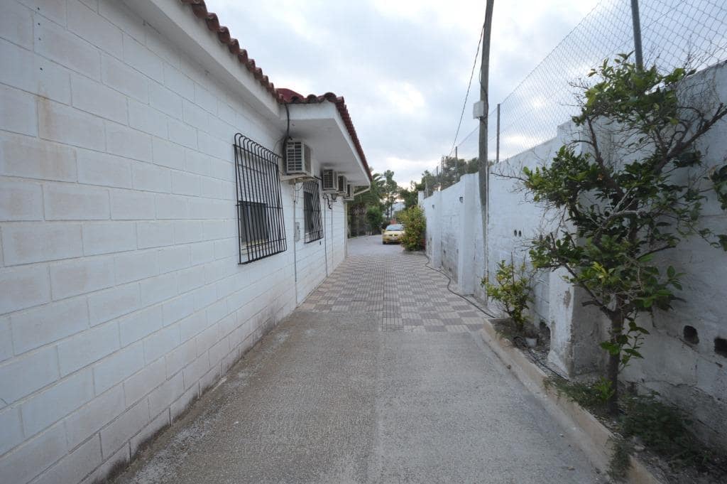 5 bedroom Villa for sale in Novelda with pool - € 310,000 (Ref: 9145100)