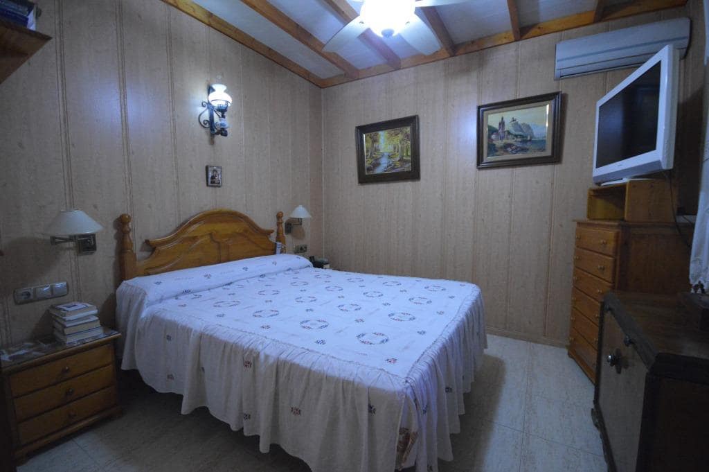 5 bedroom Villa for sale in Novelda with pool - € 310,000 (Ref: 9145100)