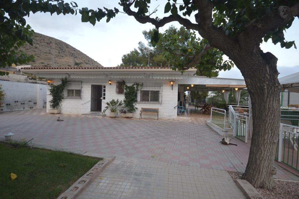 5 bedroom Villa for sale in Novelda with pool - € 310,000 (Ref: 9145100)