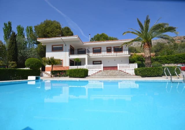 5 Zimmer Villa zu verkaufen in Villena mit Pool - 370.000 € (Ref: 9146675)