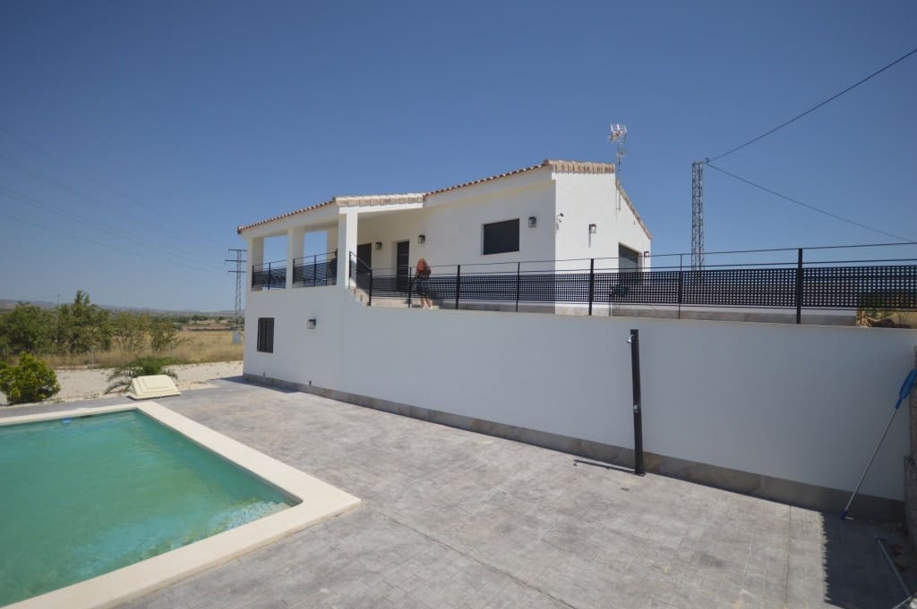 5 bedroom Villa for sale in Pinoso with pool - € 390,000 (Ref: 9158006)