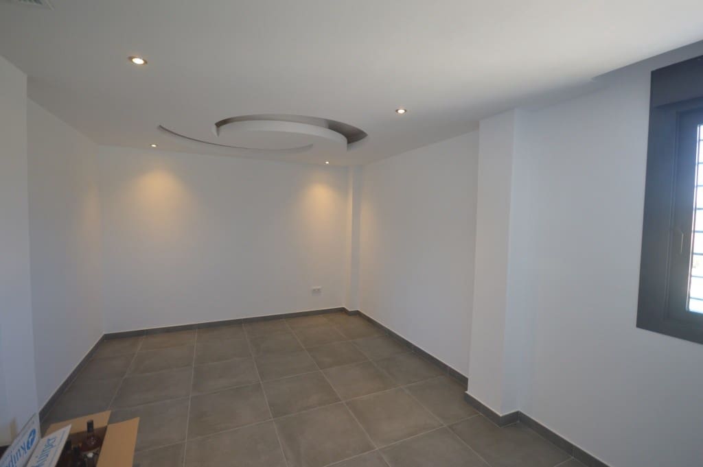 5 bedroom Villa for sale in Pinoso with pool - € 390,000 (Ref: 9158006)