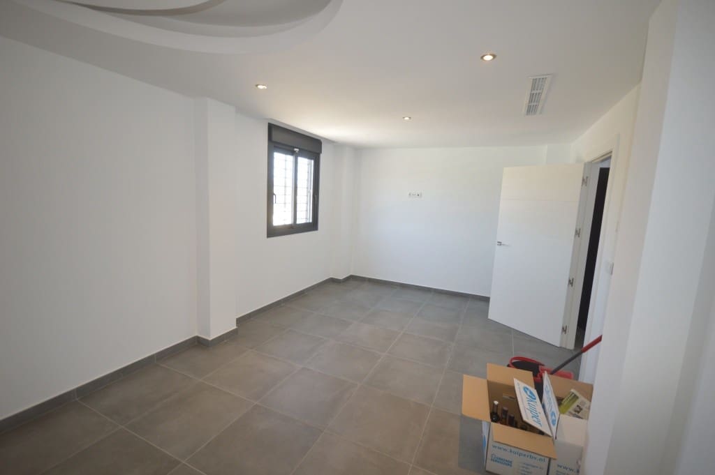 5 bedroom Villa for sale in Pinoso with pool - € 390,000 (Ref: 9158006)