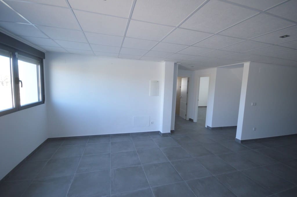 5 bedroom Villa for sale in Pinoso with pool - € 390,000 (Ref: 9158006)