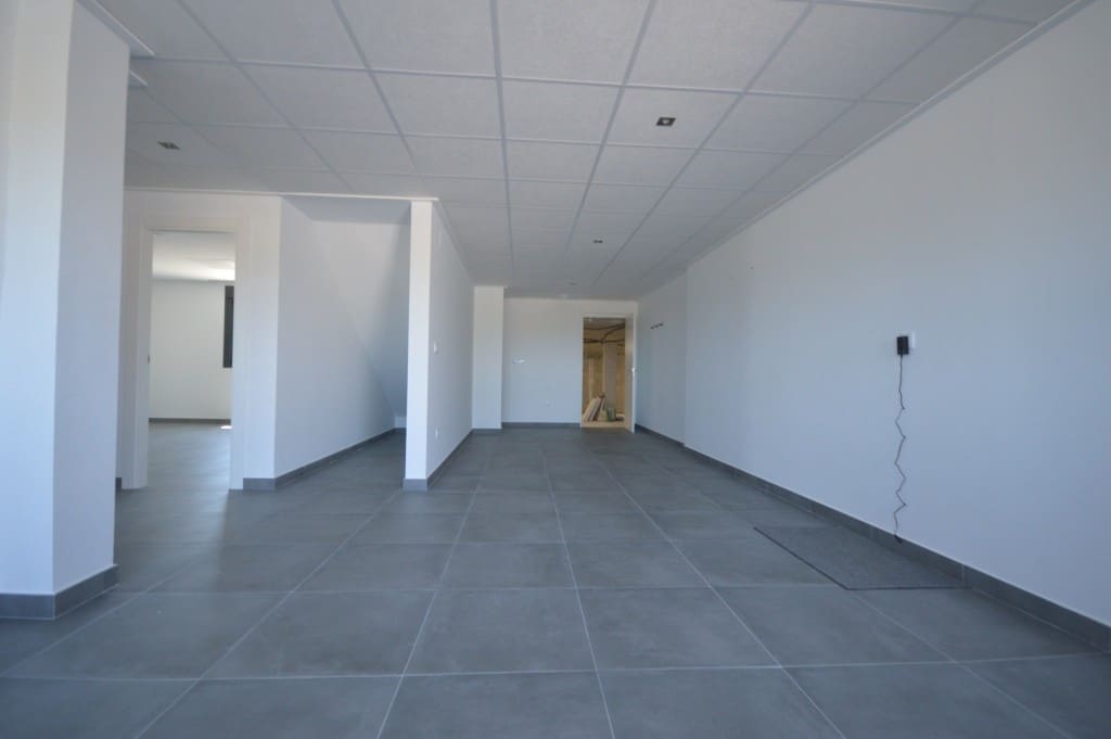 5 bedroom Villa for sale in Pinoso with pool - € 390,000 (Ref: 9158006)