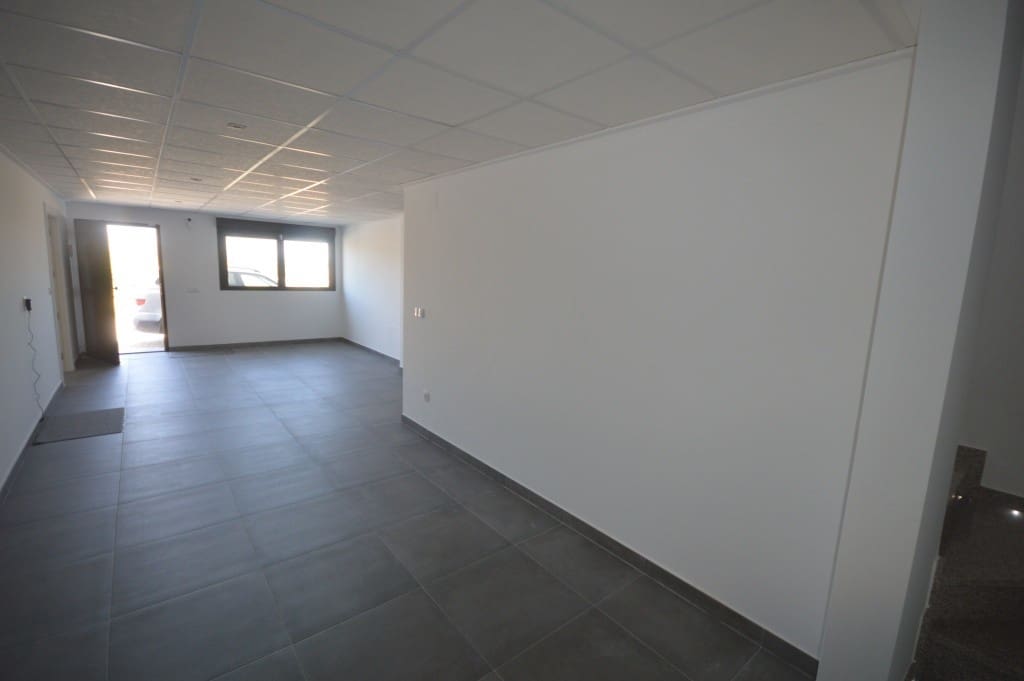 5 bedroom Villa for sale in Pinoso with pool - € 390,000 (Ref: 9158006)