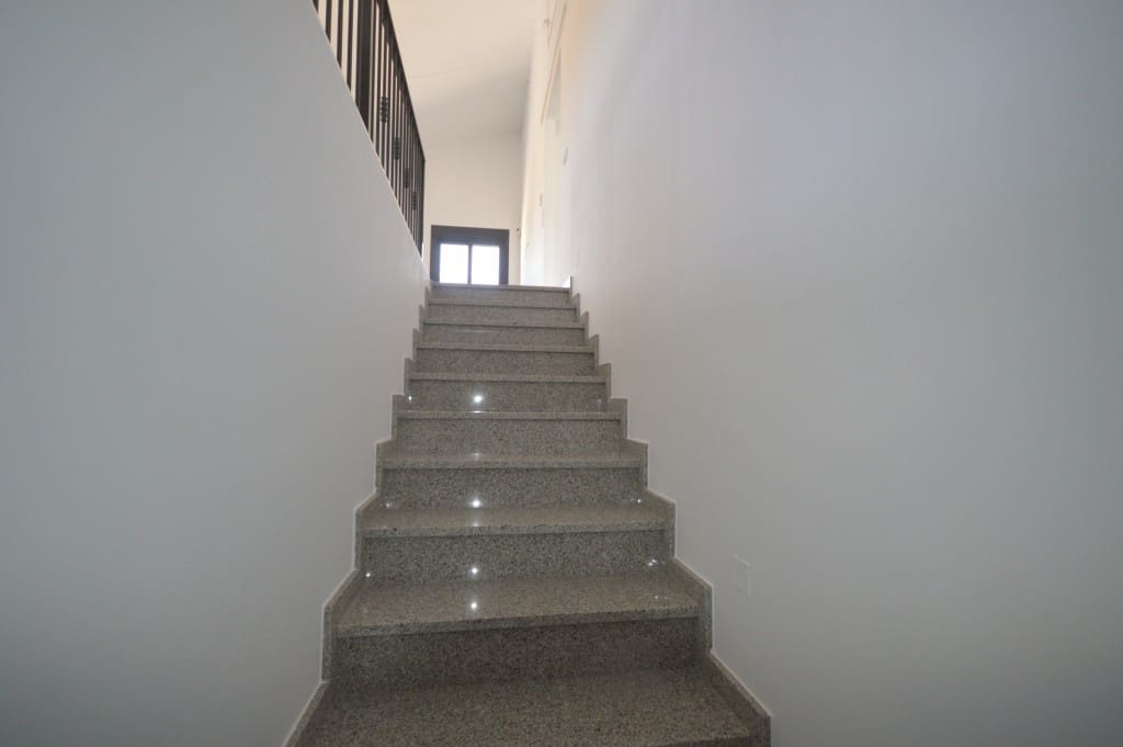 5 bedroom Villa for sale in Pinoso with pool - € 390,000 (Ref: 9158006)