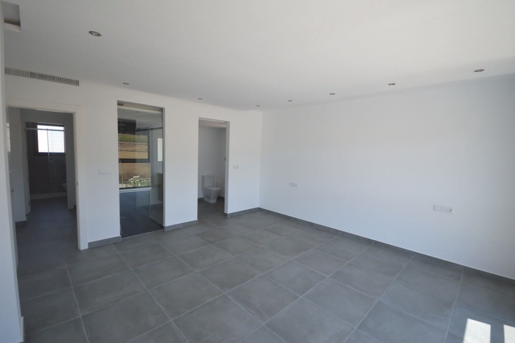 5 bedroom Villa for sale in Pinoso with pool - € 390,000 (Ref: 9158006)