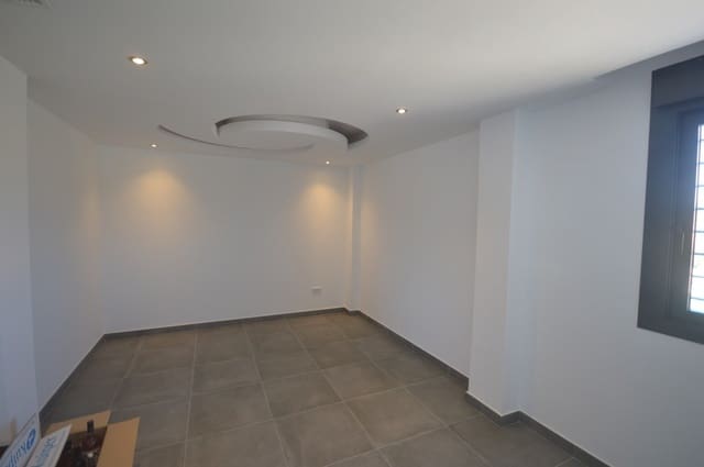 5 bedroom Villa for sale in Pinoso with pool - € 390,000 (Ref: 9158006)