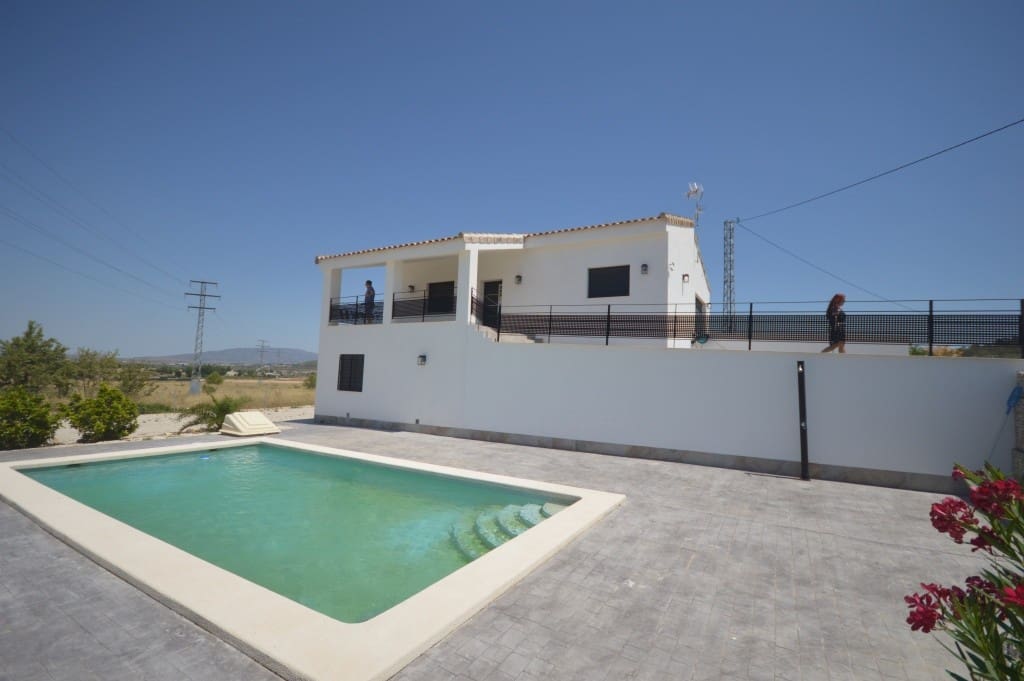 5 bedroom Villa for sale in Pinoso with pool - € 390,000 (Ref: 9158006)