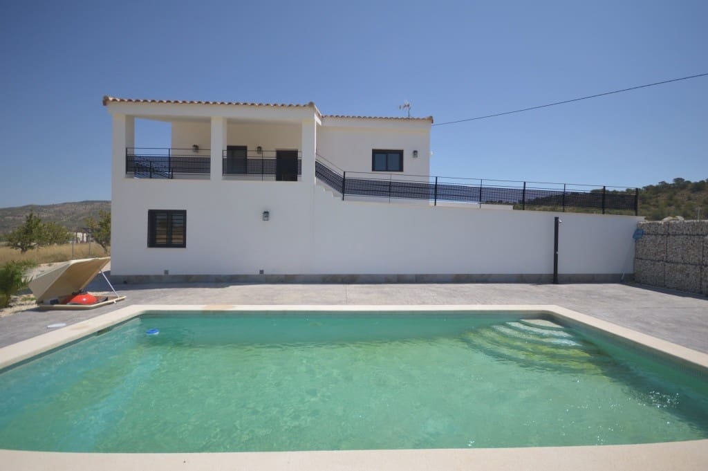 5 bedroom Villa for sale in Pinoso with pool - € 390,000 (Ref: 9158006)