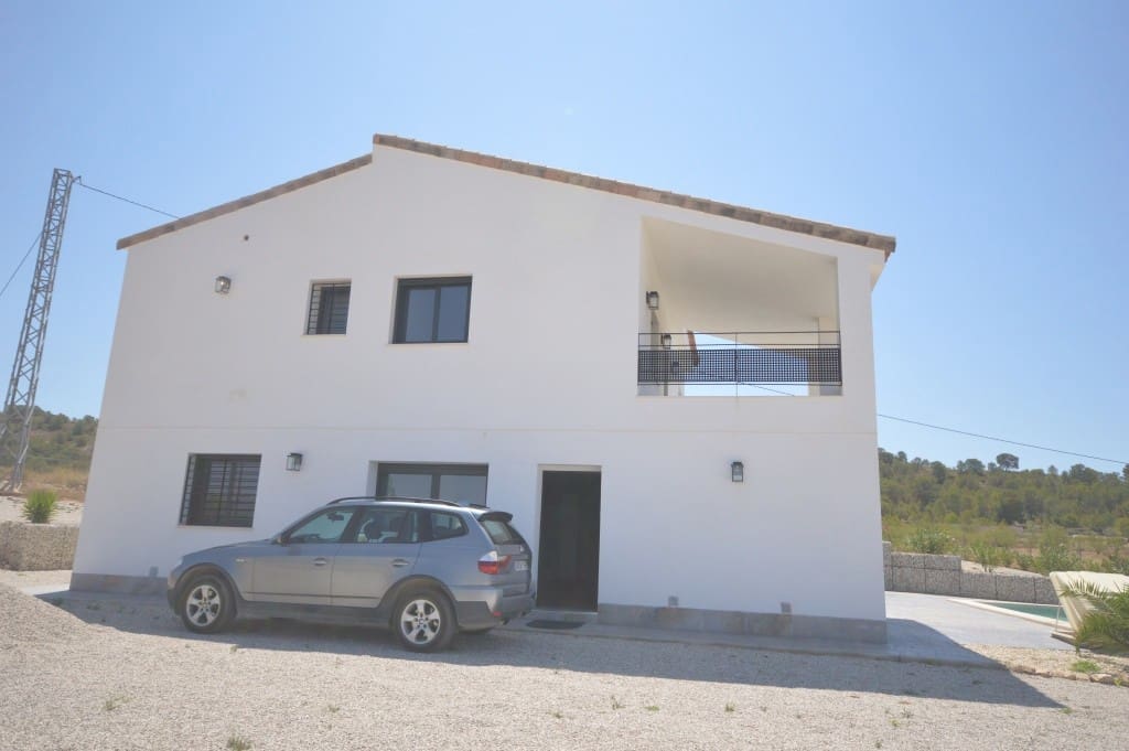5 bedroom Villa for sale in Pinoso with pool - € 390,000 (Ref: 9158006)