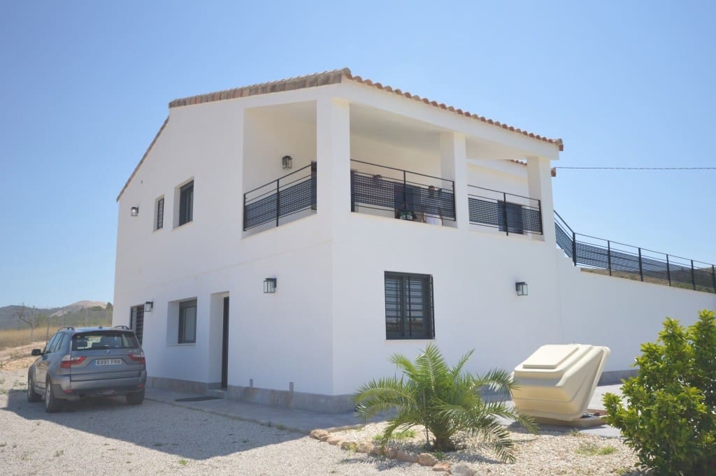 5 bedroom Villa for sale in Pinoso with pool - € 390,000 (Ref: 9158006)