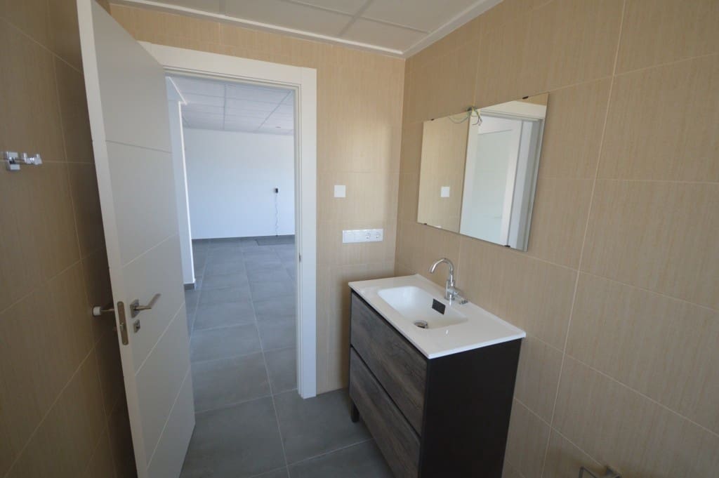 5 bedroom Villa for sale in Pinoso with pool - € 390,000 (Ref: 9158006)