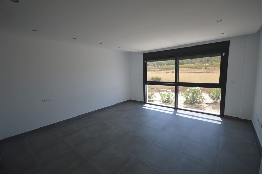 5 bedroom Villa for sale in Pinoso with pool - € 390,000 (Ref: 9158006)