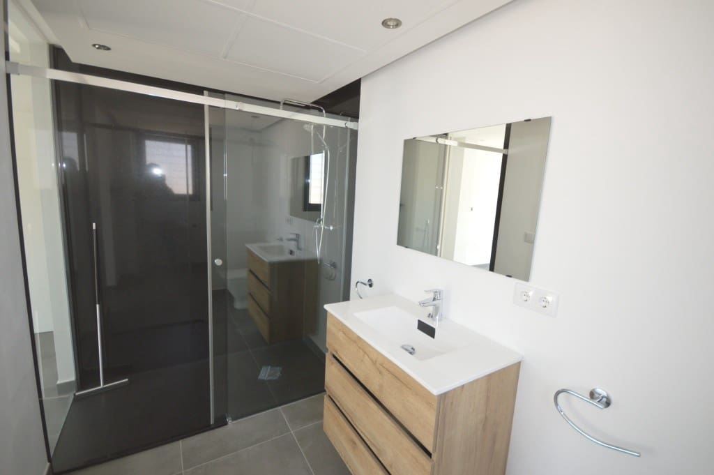 5 bedroom Villa for sale in Pinoso with pool - € 390,000 (Ref: 9158006)