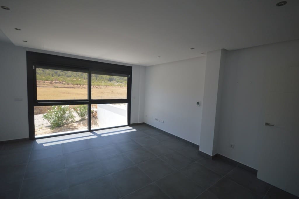 5 bedroom Villa for sale in Pinoso with pool - € 390,000 (Ref: 9158006)