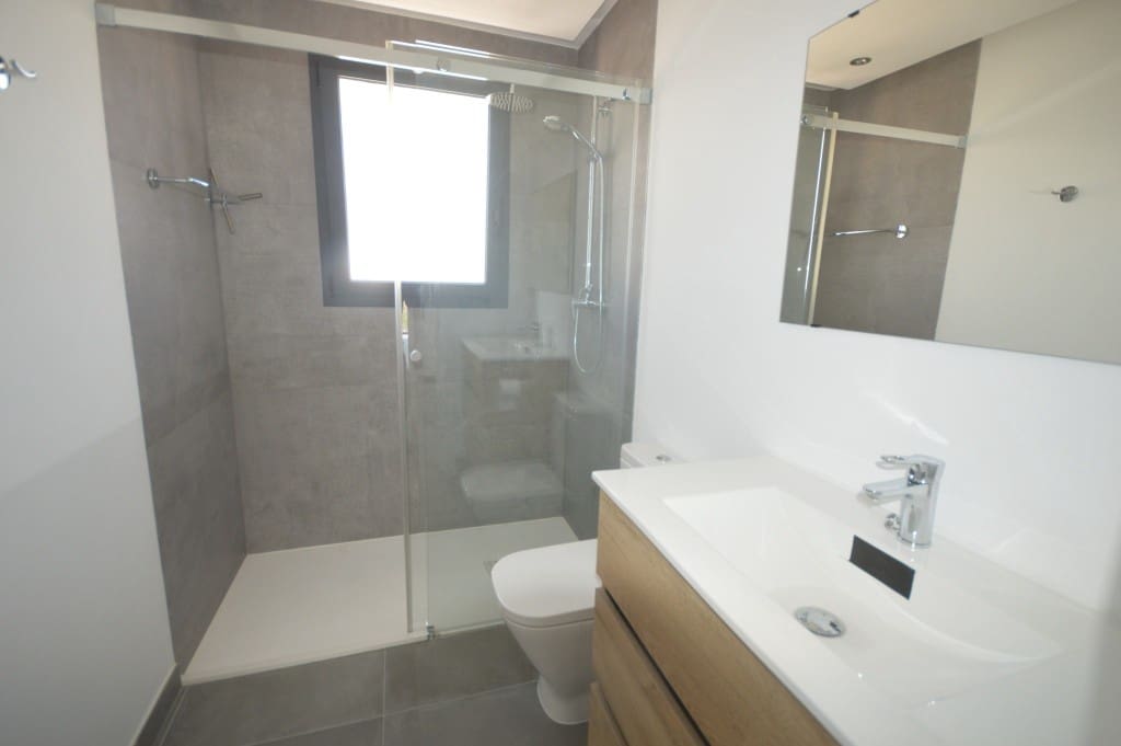 5 bedroom Villa for sale in Pinoso with pool - € 390,000 (Ref: 9158006)