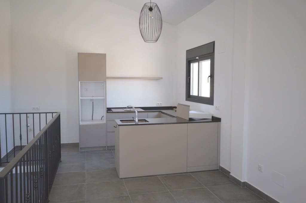 5 bedroom Villa for sale in Pinoso with pool - € 390,000 (Ref: 9158006)