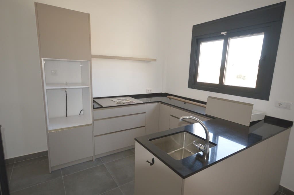 5 bedroom Villa for sale in Pinoso with pool - € 390,000 (Ref: 9158006)