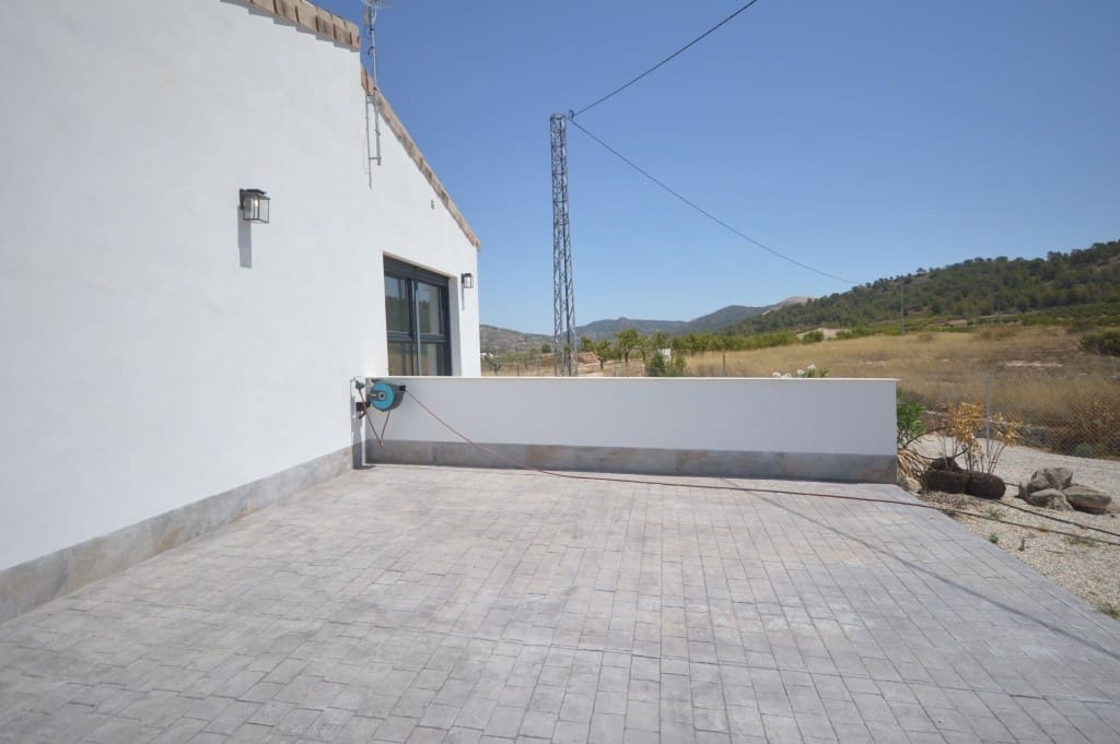 5 bedroom Villa for sale in Pinoso with pool - € 390,000 (Ref: 9158006)