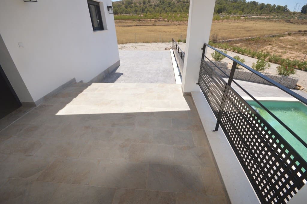 5 bedroom Villa for sale in Pinoso with pool - € 390,000 (Ref: 9158006)