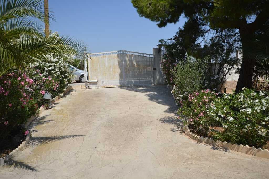 5 bedroom Villa for rent in Aspe with pool - € 1,200 (Ref: 9344244)