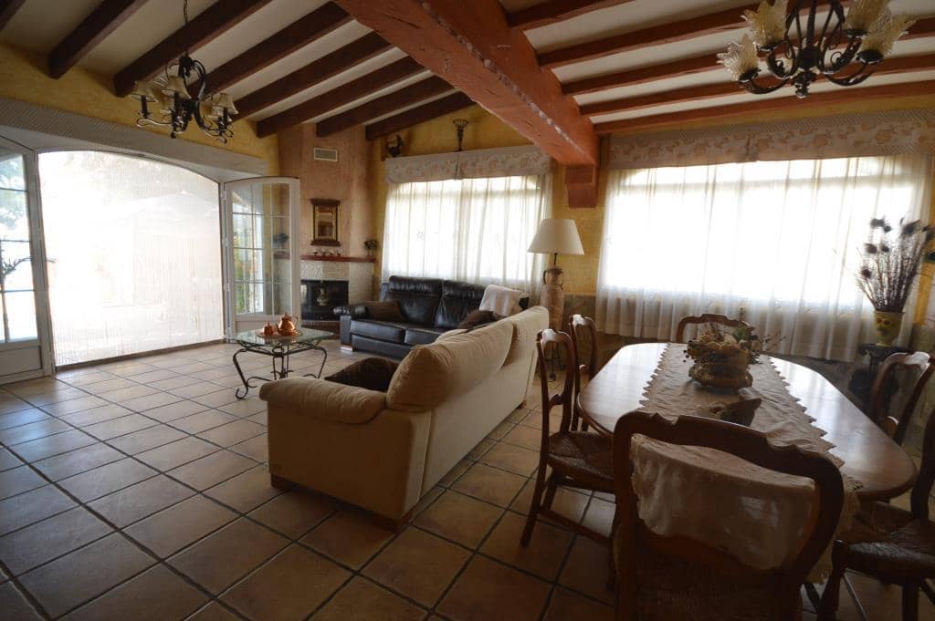 5 bedroom Villa for rent in Aspe with pool - € 1,200 (Ref: 9344244)