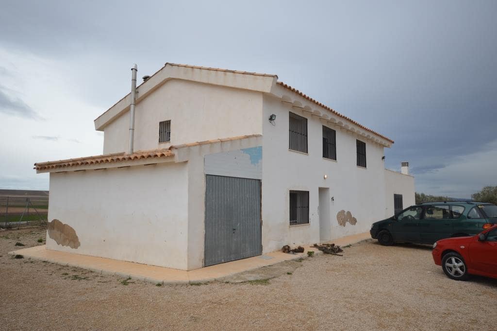 6 bedroom Villa for rent in Villena - € 1,300 (Ref: 9713360)