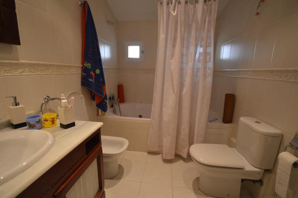 6 bedroom Villa for rent in Villena - € 1,300 (Ref: 9713360)