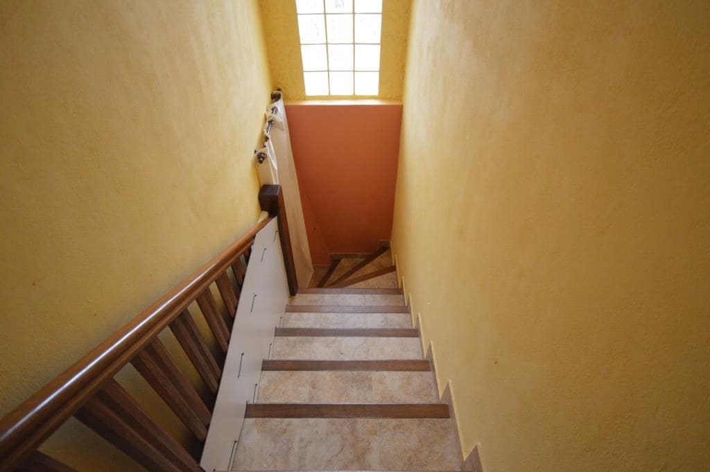 6 bedroom Villa for rent in Villena - € 1,300 (Ref: 9713360)