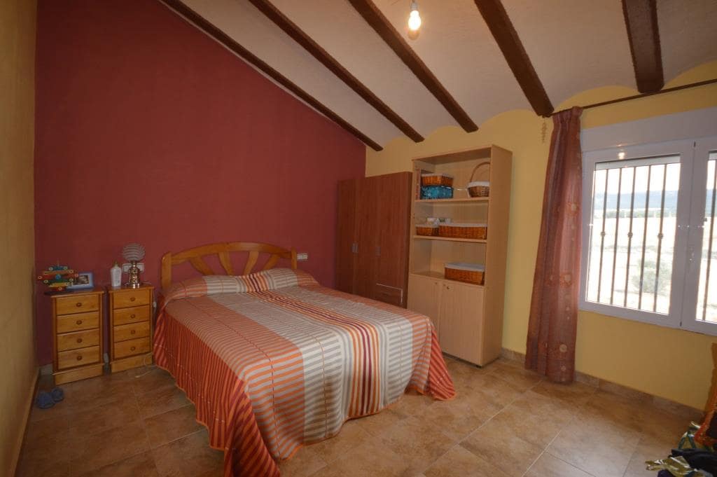 6 bedroom Villa for rent in Villena - € 1,300 (Ref: 9713360)