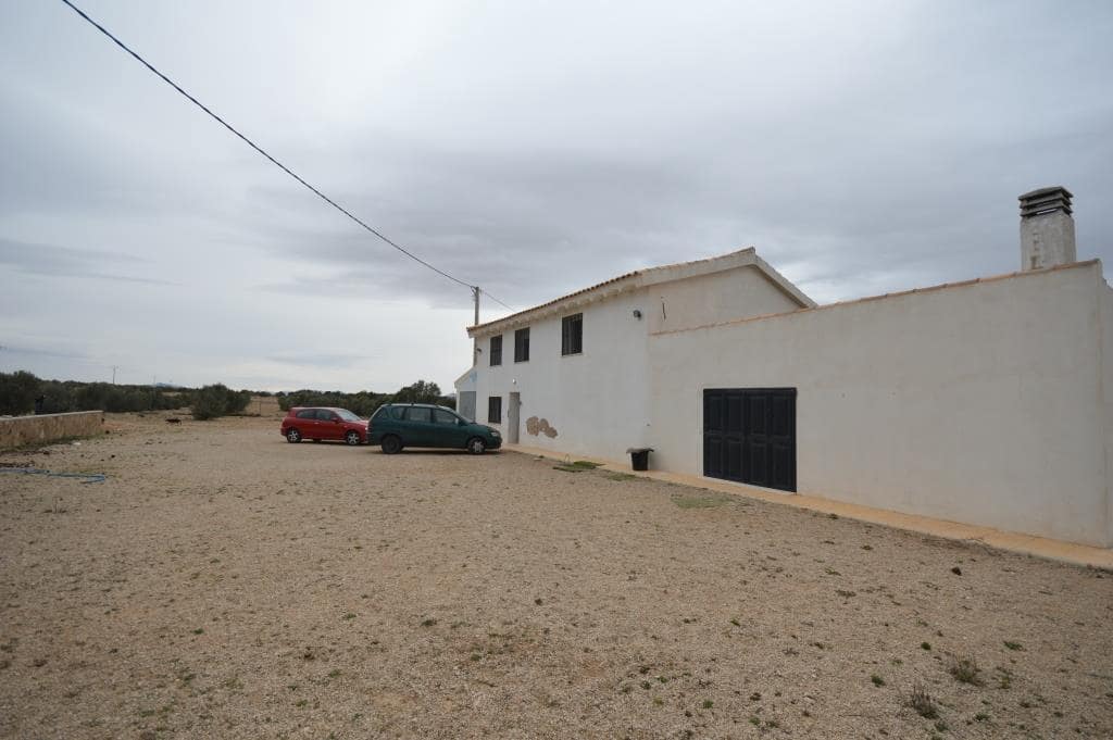 6 bedroom Villa for rent in Villena - € 1,300 (Ref: 9713360)