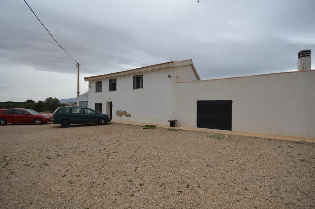 6 bedroom Villa for rent in Villena - € 1,300 (Ref: 9713360)
