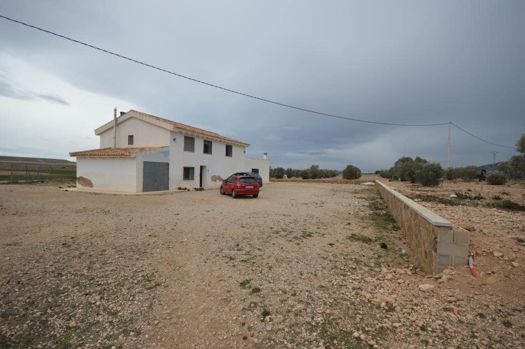 6 bedroom Villa for rent in Villena - € 1,300 (Ref: 9713360)
