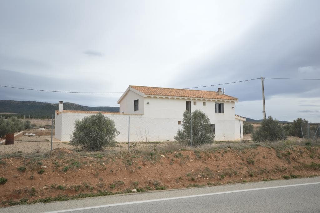 6 bedroom Villa for rent in Villena - € 1,300 (Ref: 9713360)