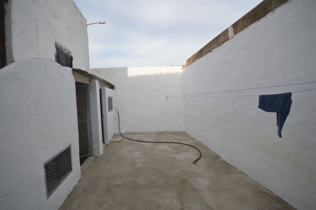 4 bedroom Finca/Country House for rent in Petrel / Petrer - € 700 (Ref: 9755429)