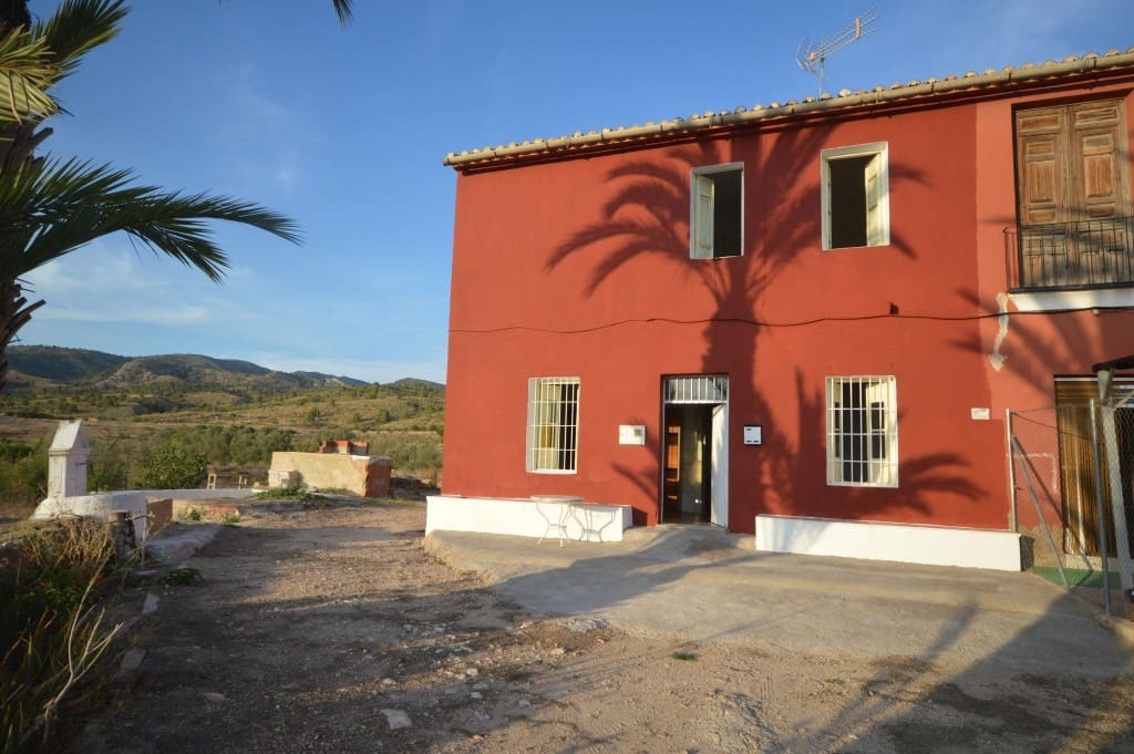 4 bedroom Finca/Country House for rent in Petrel / Petrer - € 700 (Ref: 9755429)