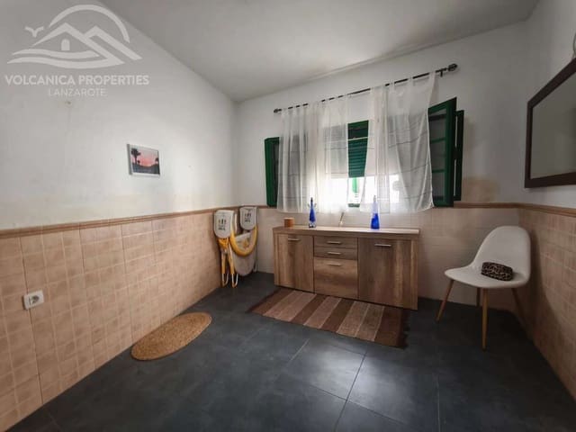 5 makuuhuone Huvila myytävänä paikassa Orzola, Haría - 390 000 € (Ref: 10002512)