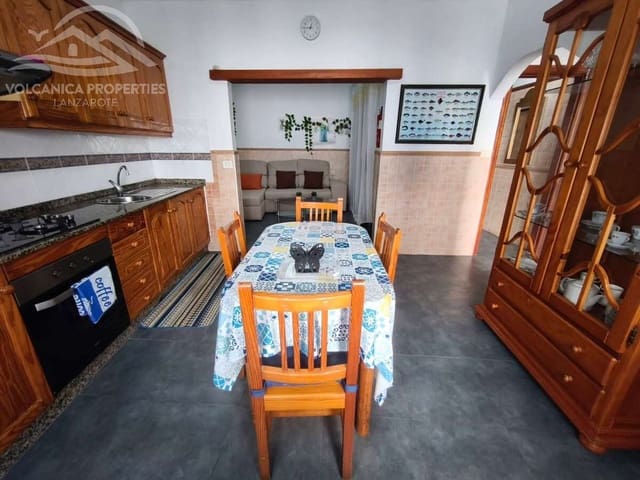 5 makuuhuone Huvila myytävänä paikassa Orzola, Haría - 390 000 € (Ref: 10002512)