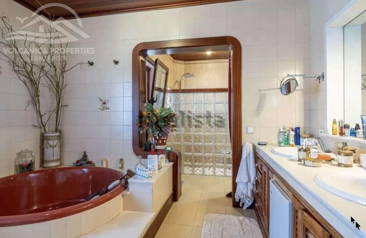 7 bedroom Villa for sale in Playa del Cable with pool garage - € 1,100,000 (Ref: 10162081)