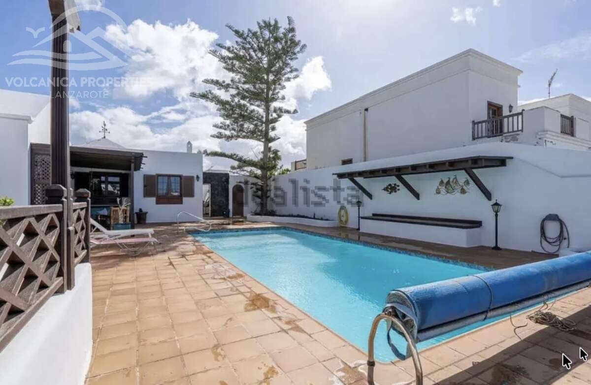 7 bedroom Villa for sale in Playa del Cable with pool garage - € 1,100,000 (Ref: 10162081)