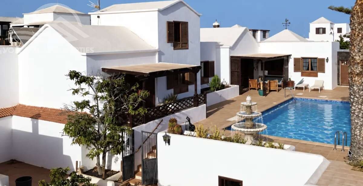 7 bedroom Villa for sale in Playa del Cable with pool garage - € 1,100,000 (Ref: 10162081)