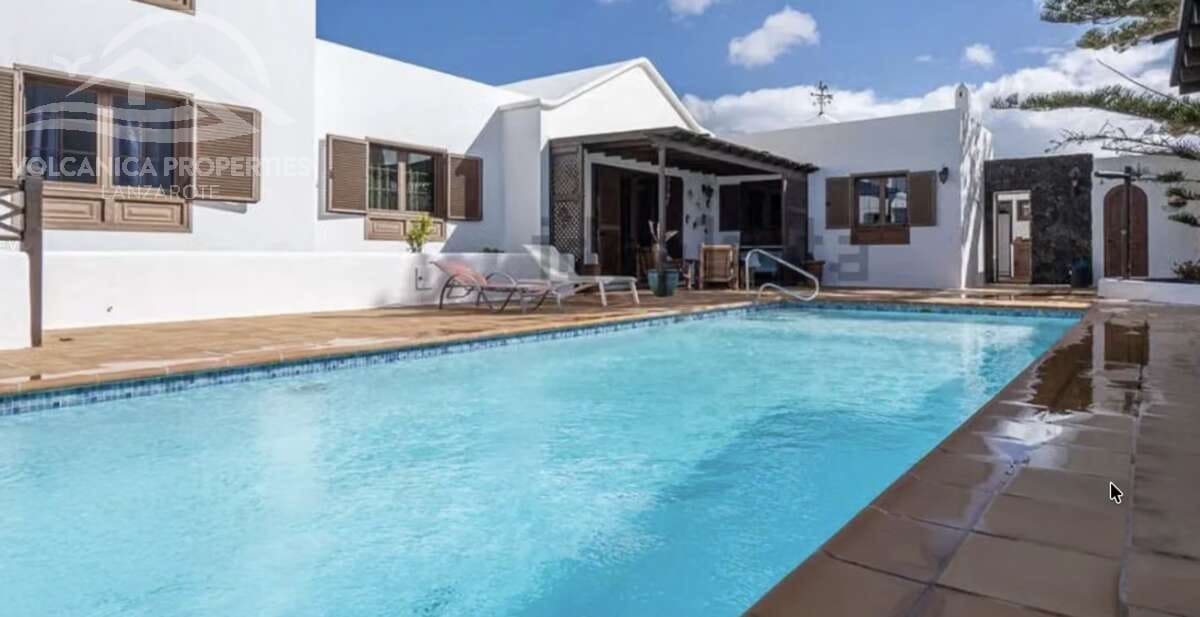 7 bedroom Villa for sale in Playa del Cable with pool garage - € 1,100,000 (Ref: 10162081)