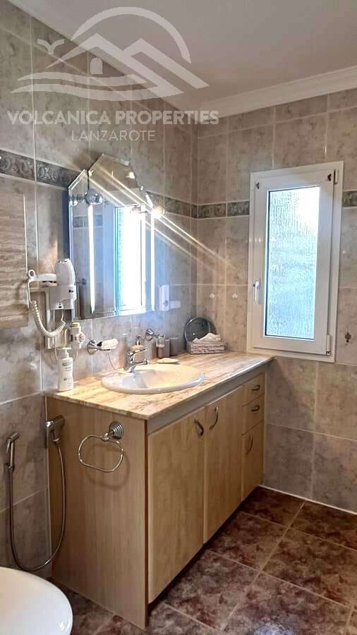 4 bedroom Villa for sale in Guime with garage - € 585,000 (Ref: 10162082)